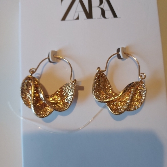 ZARA golden leaf  earrings - Picture 2 of 4